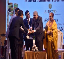 Shri Jagdeep Dhankhar, Hon’ble Governor, West Bengal gives away Award to an Award Winners